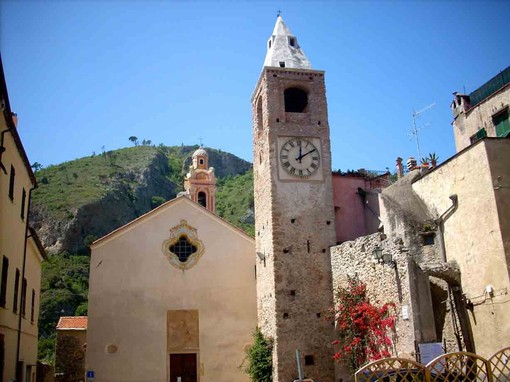 Lutto cittadino per Giacomo Moretto, nel giorno dei funerali bandiere a mezz’asta Lutto cittadino per Giacomo Moretto, nel giorno dei funerali bandiere a mezz’asta
