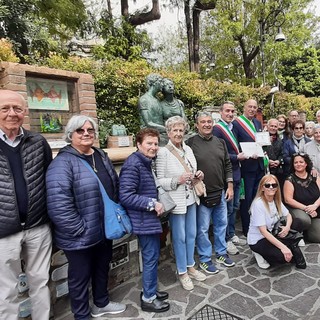 Alassio, il Muretto si arricchisce della piastrella donata dal Comune di Secugnago