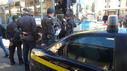 Bando di Concorso per il reclutamento di 3 allievi Finanzieri riservato ai congiunti delle Forze di Polizia "Vittime del Dovere" Bando di Concorso per il reclutamento di 3 allievi Finanzieri riservato ai congiunti delle Forze di Polizia "Vittime del Dovere"