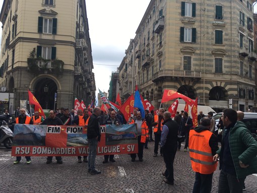 Bombardier, stabilimento di Vado a rischio: corteo per le vie di Savona (FOTO e VIDEO) Bombardier, stabilimento di Vado a rischio: corteo per le vie di Savona (FOTO e VIDEO)