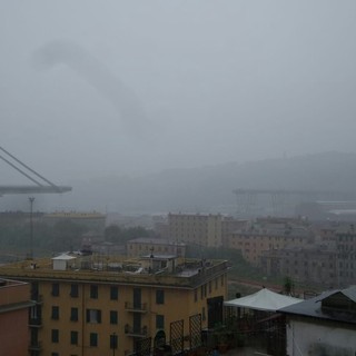 "Motorway bridge collapse in Italy": la sciagura fa il giro del mondo
