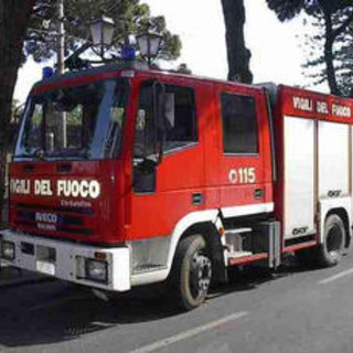 Alassio: incendio di sterpaglie, intervengono i pompieri