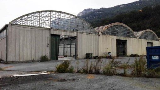 I capannoni destinati ad essere la nuova sede della FinaleAmbiente I capannoni destinati ad essere la nuova sede della FinaleAmbiente