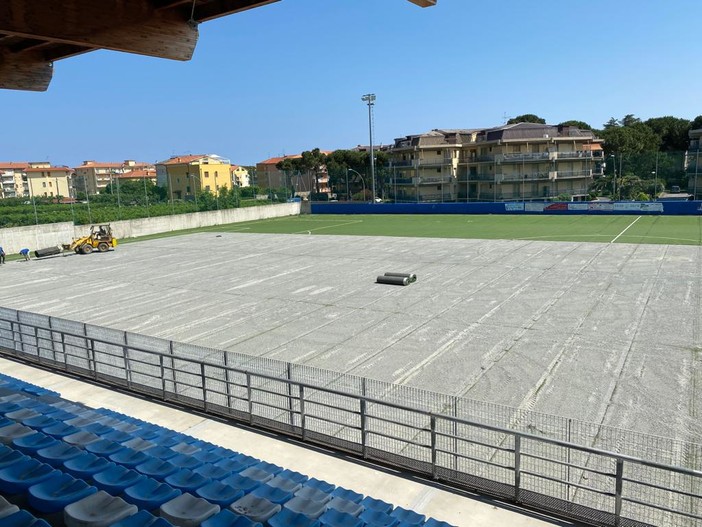Pietra Ligure, al via la riqualificazione del manto in erba sintetica del "Giacomo Devincenzi" Pietra Ligure, al via la riqualificazione del manto in erba sintetica del "Giacomo Devincenzi"