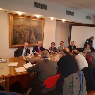 Piaggio Aerospace, incontro tra il commissario e i sindacati: garantiti gli stipendi di novembre e dicembre. Incognita sulla tredicesima