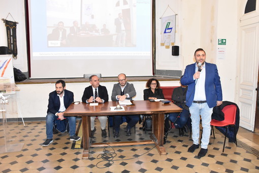 Il Pd sulla sanità: "Fughe fuori per 52 milioni e 90mila liguri rinunciano a curarsi" (VIDEO)