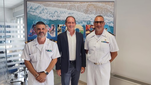In foto da sinistra il Lgt Np Piero Desantis, il sindaco Mauro Demichelis e il Comandante uscente Zarrillo In foto da sinistra il Lgt Np Piero Desantis, il sindaco Mauro Demichelis e il Comandante uscente Zarrillo