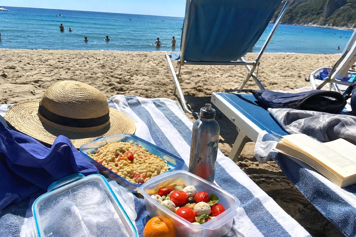 Cibo in spiaggia, Mare Libero: "I gestori non possono vietare di portarlo da casa"