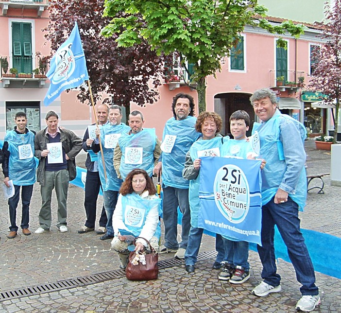 Cairo Montenotte: il fiume azzurro per l'acqua bene comune Cairo Montenotte: il fiume azzurro per l'acqua bene comune