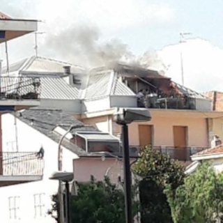 Incendio in un appartamento a Loano: intervento dei vigili del fuoco