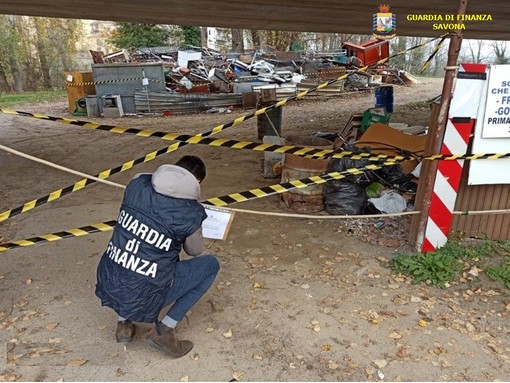 La Guardia di Finanza sequestra due discariche abusive a Carcare: denunciato un 47enne