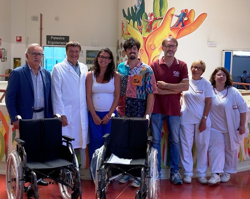 Pietra Ligure, consegnate due nuove carrozzine all’Unità Spinale dell’Ospedale Santa Corona grazie alla solidarietà della Identity Dance School Pietra Ligure, consegnate due nuove carrozzine all’Unità Spinale dell’Ospedale Santa Corona grazie alla solidarietà della Identity Dance School
