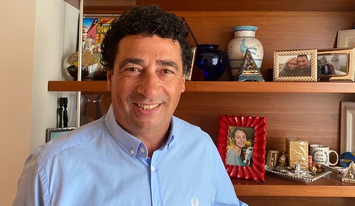 Il dottor Gennaro Marino, nuovo direttore del Trasfusionale di Asl 2, lancia un appello ai donatori e rassicura sulla compatibilità tra vaccino anti-Covid e donazione