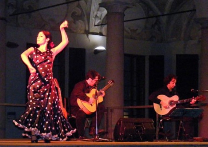 Los Duendes, un momento dell'esibizione; Los Duendes, un momento dell'esibizione;