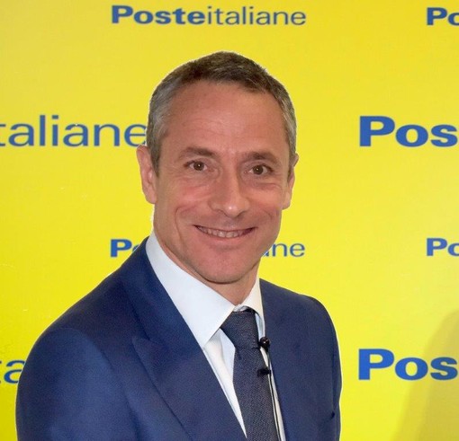 Poste Italiane e Intesa Sanpaolo firmano un accordo di distribuzione triennale Poste Italiane e Intesa Sanpaolo firmano un accordo di distribuzione triennale