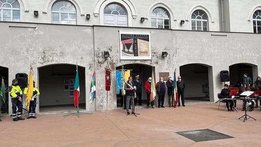 Cairo celebra il 25 aprile in piazza della Vittoria (FOTO) Cairo celebra il 25 aprile in piazza della Vittoria (FOTO)