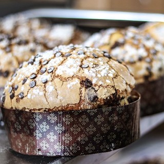 Panettone e pandoro della pasticceria Dolciaria B.B. di Arma di Taggia sono i dolci della tradizione che non possono mancare sulla tavola delle Feste Natalizie