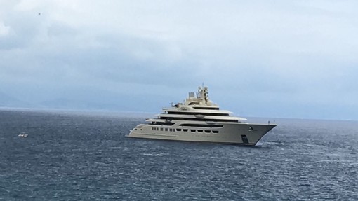 Varazze: ecco il "Dilbar", il lussuoso yacht del magnate russo Alisher Usmanov