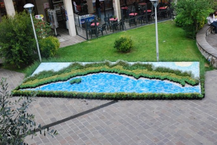 Un Aroma speciale ha invaso il Golfo Dianese: è arrivata Aromatica 2011 Un Aroma speciale ha invaso il Golfo Dianese: è arrivata Aromatica 2011