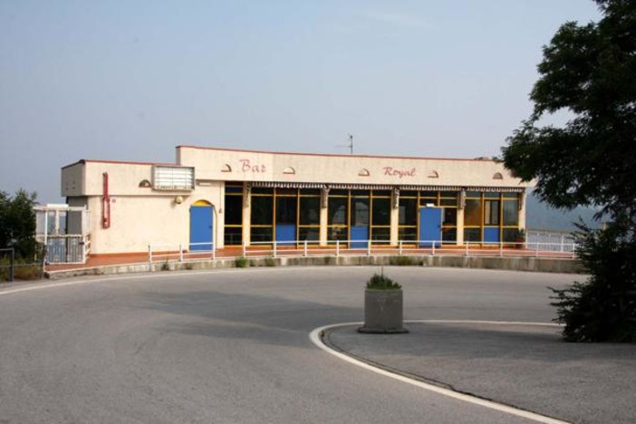 Toirano, piccolo incendio all'ex discoteca Domina