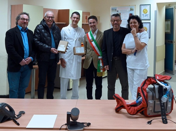 Loano, la Fondazione Stella-Grossi dona apparecchiatura per le emergenze pediatriche all'ospedale Gaslini Loano, la Fondazione Stella-Grossi dona apparecchiatura per le emergenze pediatriche all'ospedale Gaslini