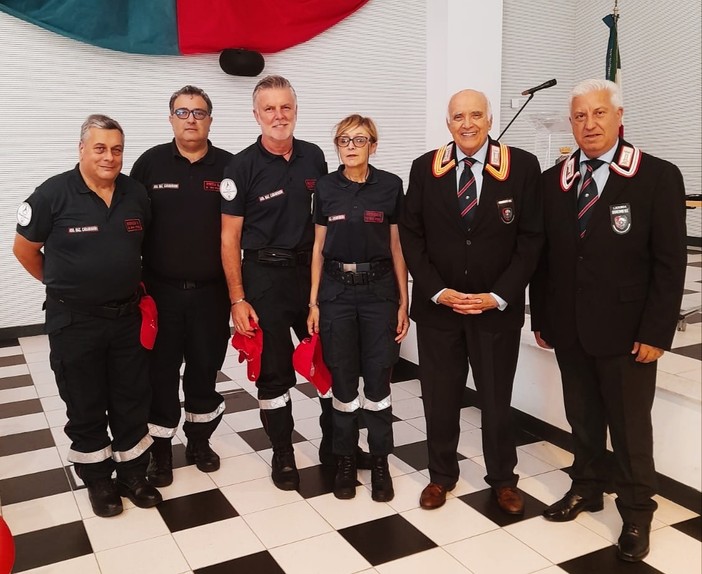 Attestazioni di elogio per tre volontari di protezione civile della Sezione loanese dell’Associazione Carabinieri (FOTO) Attestazioni di elogio per tre volontari di protezione civile della Sezione loanese dell’Associazione Carabinieri (FOTO)