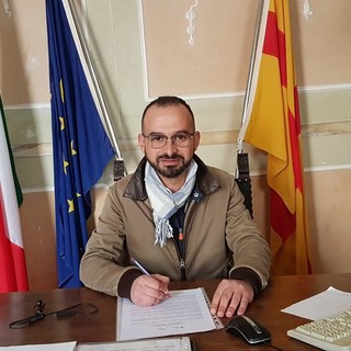 Migranti ad Albenga, Distilo non se ne sta: “Il Consiglio comunale resta convocato in piazza”