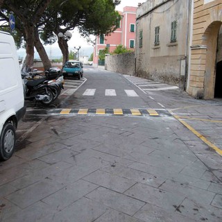 Albenga, installati due dossi rallentatori in via Lungocenta Trento