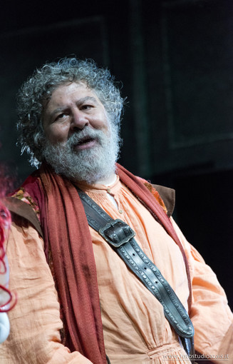 Ha debuttato ieri sera a Borgio Verezzi "Capitan Fracassa" con Lello Arena