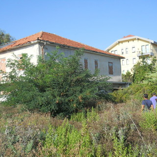 Sequestrata dalla Finanza un’area di 7 mila metri quadri ed un immobile di 400 metri quadri sulla spiaggia di Ceriale (FOTO)