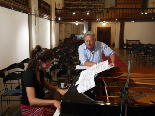 Il compositore Rodrigo Asturias ad Alassio con i pianisti Massimiliano Damerini e Valentina Messa per registrare un doppio cd
