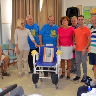 "Quelli du Carugiu de Löa" e Pro Loco donano nuove dotazioni alla residenza protetta "Ramella" di Loano "Quelli du Carugiu de Löa" e Pro Loco donano nuove dotazioni alla residenza protetta "Ramella" di Loano