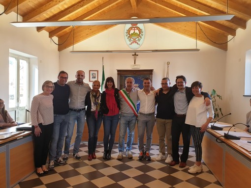 Pietra, De Vincenzi di nuovo al timone: ecco chi lo seguirà nel nuovo mandato (FOTO) Pietra, De Vincenzi di nuovo al timone: ecco chi lo seguirà nel nuovo mandato (FOTO)