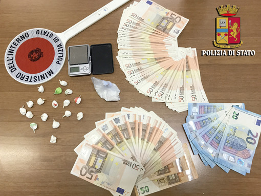 Cocaina nascosta in auto e in una livella da muratore: un arresto a Savona