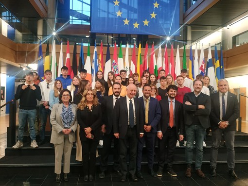 Concorso "Diventiamo cittadini europei", gli studenti liguri entrano nel Parlamento Ue Concorso "Diventiamo cittadini europei", gli studenti liguri entrano nel Parlamento Ue