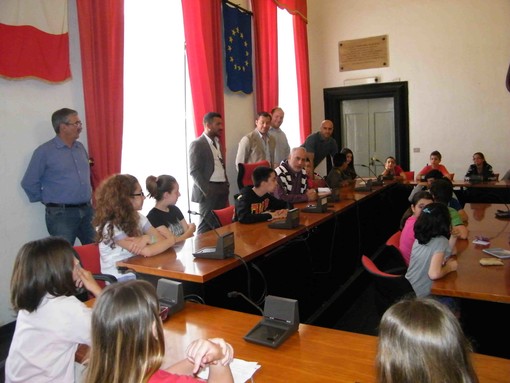 Albenga, nuova seduta del Consiglio Comunale dei bambini Albenga, nuova seduta del Consiglio Comunale dei bambini
