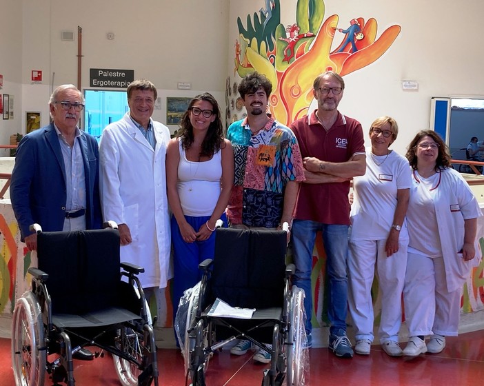 Pietra Ligure, consegnate due nuove carrozzine all’Unità Spinale dell’Ospedale Santa Corona  grazie alla solidarietà della Identity Dance School