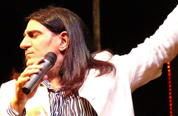 Notte bianca a Ceriale con il tributo a Renato Zero