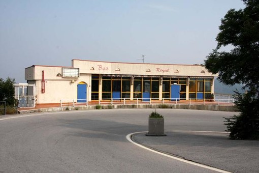 Toirano, piccolo incendio all'ex discoteca Domina