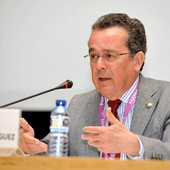 José María Bayas: medico spagnolo specializzato in medicina preventiva, epidemiologia e vaccinologia. José María Bayas: medico spagnolo specializzato in medicina preventiva, epidemiologia e vaccinologia.