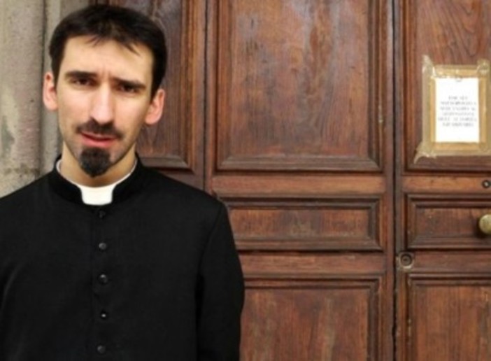 Ha sottratto oltre 2mila libri dalla biblioteca dei Girolamini di Napoli. Don Sandro Marzano condannato a risarcire 19 milioni di euro Ha sottratto oltre 2mila libri dalla biblioteca dei Girolamini di Napoli. Don Sandro Marzano condannato a risarcire 19 milioni di euro