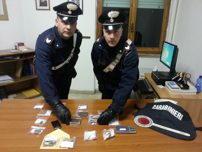Centrale della droga in una officina a Carcare Centrale della droga in una officina a Carcare