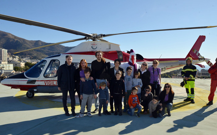 Un &quot;giro in elicottero&quot; con i Vigili del Fuoco per i piccoli ex-pazienti del Gaslini