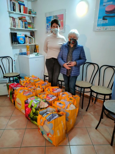 Salta lo scambio culturale tra Loano e Francheville: i fondi &quot;trasformati&quot; in pacchi alimentari per famiglie in difficoltà