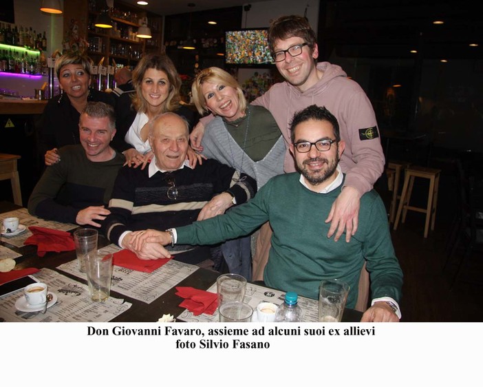 "Don Giovanni Favaro resta con noi": gli ex studenti del "Don Bosco" di Alassio contro il trasferimento dell'anziano professore