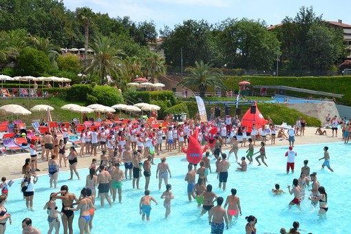Ceriale, al parco acquatico "Le Caravelle" l'evento "Tuffati a donare"