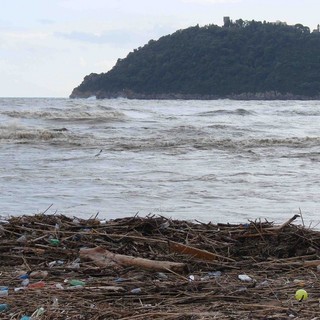Albenga, domani "amministratori in spiaggia" (Ma Vamos a la Playa fa il paio con No Tengo Dinero)