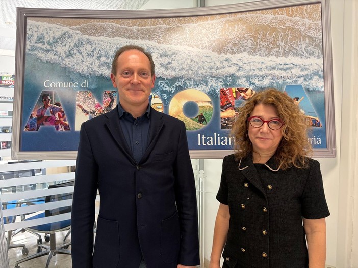 Il sindaco Mauro Demichelis e la Dirigente d.ssa Claudia Merlo Il sindaco Mauro Demichelis e la Dirigente d.ssa Claudia Merlo