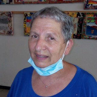 Spotorno saluta la "sua" bidella: in pensione dopo 20 anni la signora Domenica