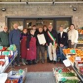 Pietra Ligure premia il negozio “Da Bianca”: attestato di benemerenza per gli oltre 60 anni di attività